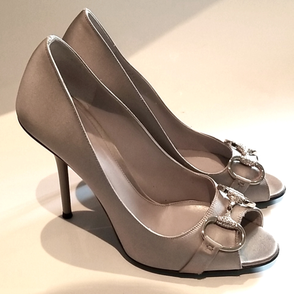 Gucci Horsebit Satin Peep Toe Pump Silver Sz 6